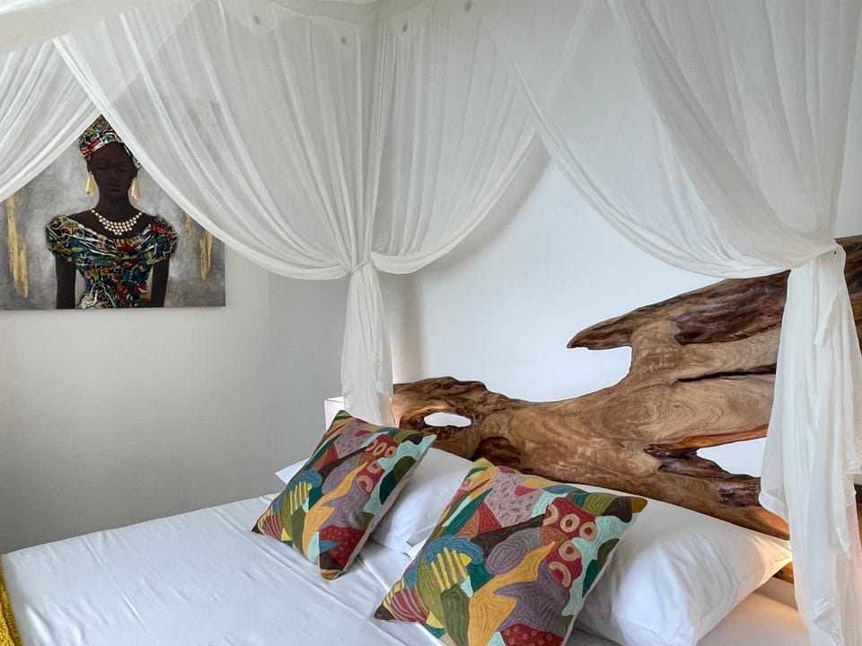Bed, Photo of the whole room, Decorative detail, Bedroom