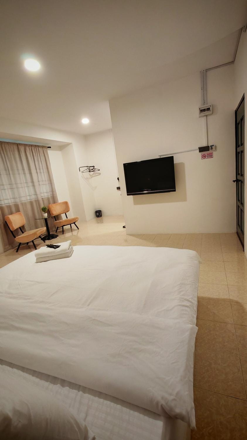 23 Inn Kingbed Room with Balcony Vacation rental in Penang
