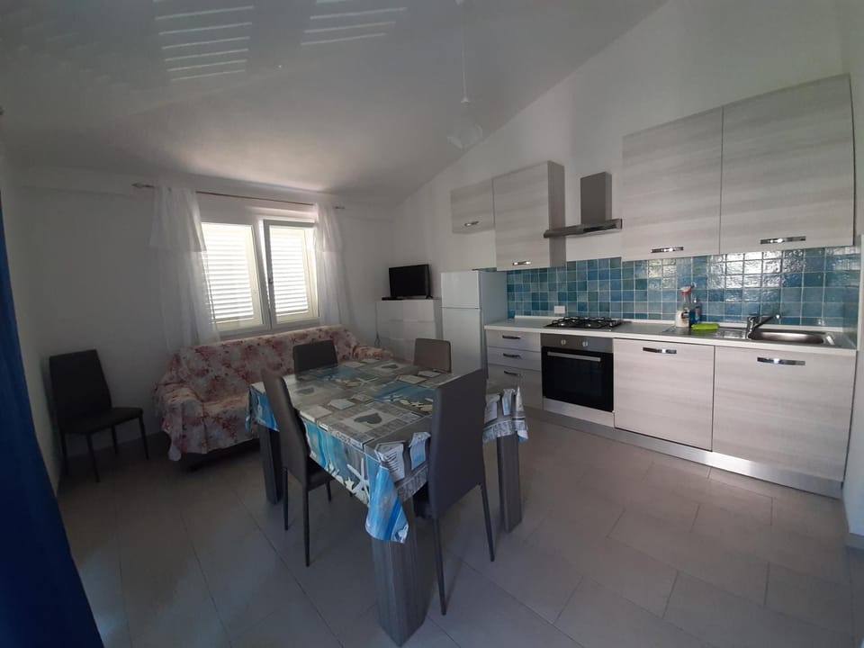 TV and multimedia, Dining area, dishwasher, oven