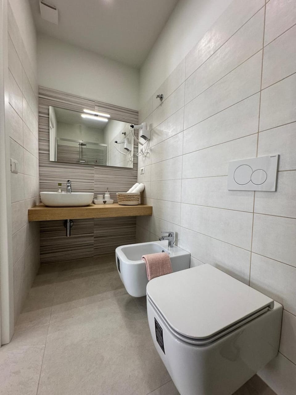 Toilet, Bathroom, towels