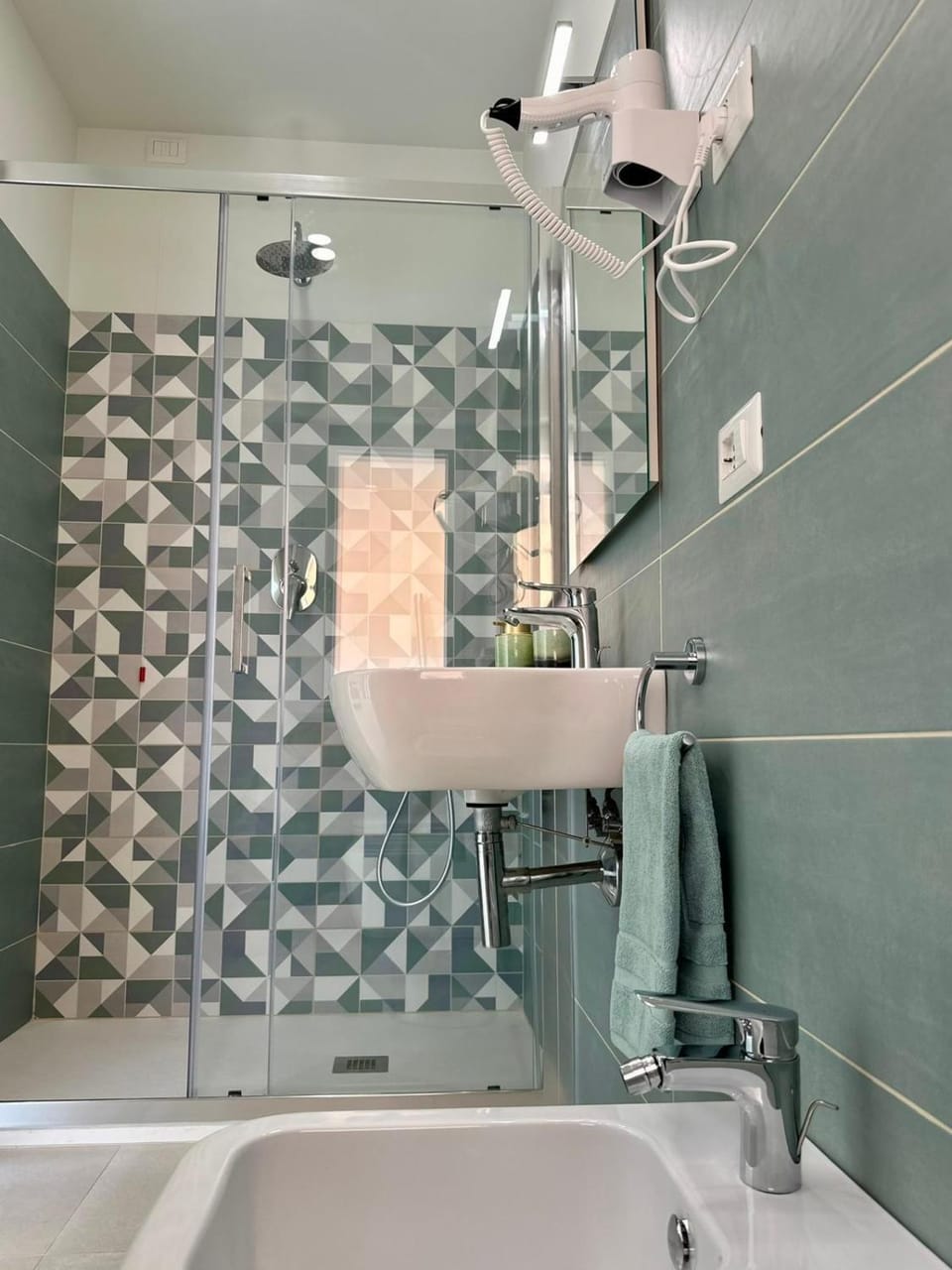 Shower, Bathroom, towels