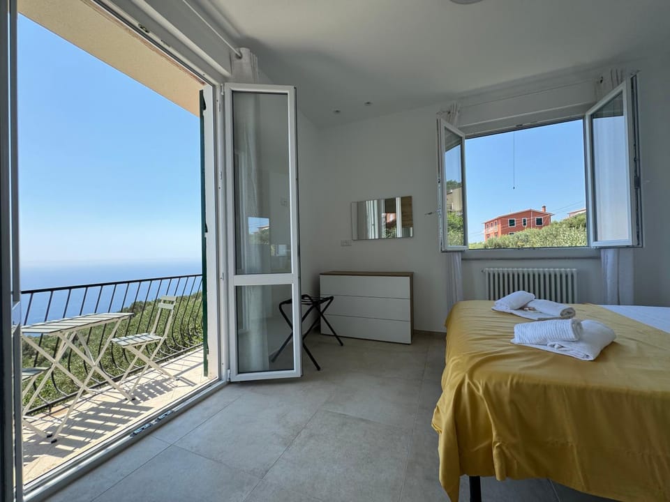 Bed, Natural landscape, View (from property/room), Balcony/Terrace, Photo of the whole room, Bedroom, Sea view, towels