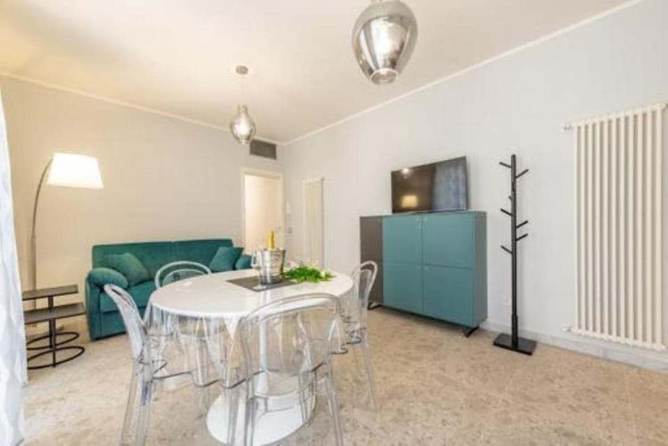 Communal lounge/ TV room, Living room, Seating area