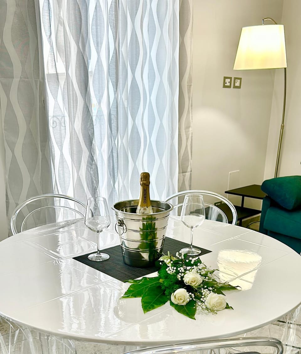 Living room, Seating area, Dining area