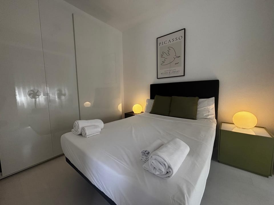 Bed, Photo of the whole room, Bedroom, towels, wardrobe