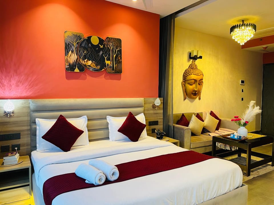 Bed, Seating area, Bedroom
