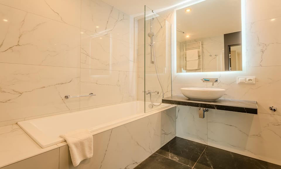 Shower, Toilet, Bathroom, Bath
