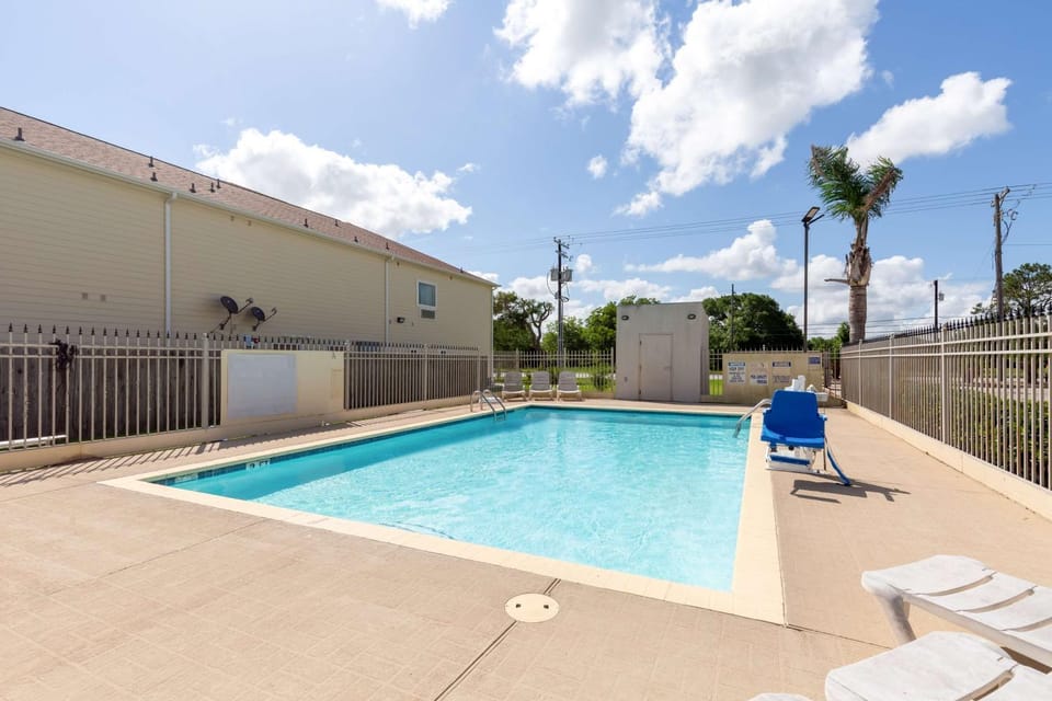 On site, Pool view, Swimming pool