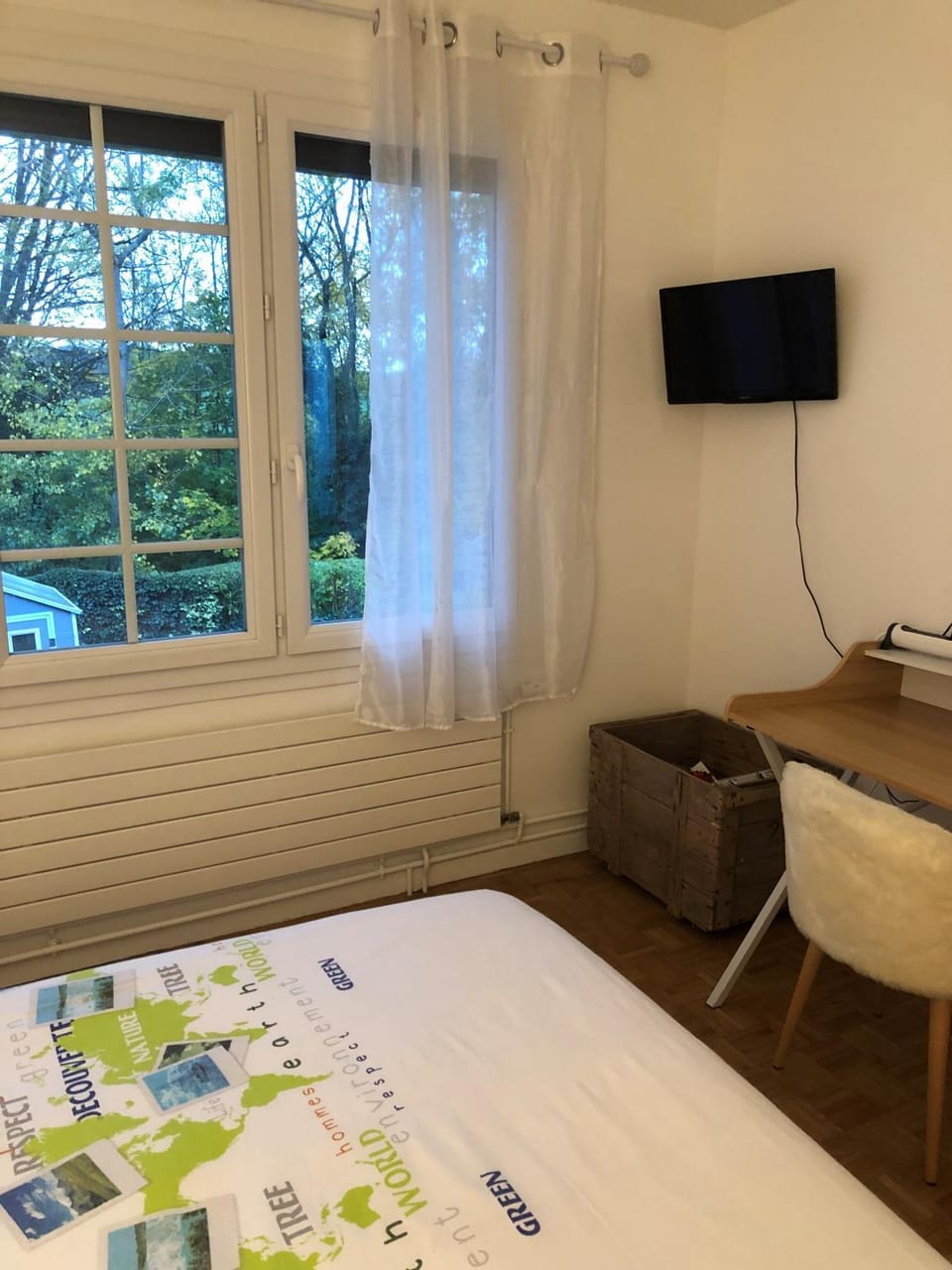 Chambre au calme dans résidence avec terrain de tennis Vacation rental in Île-de-France