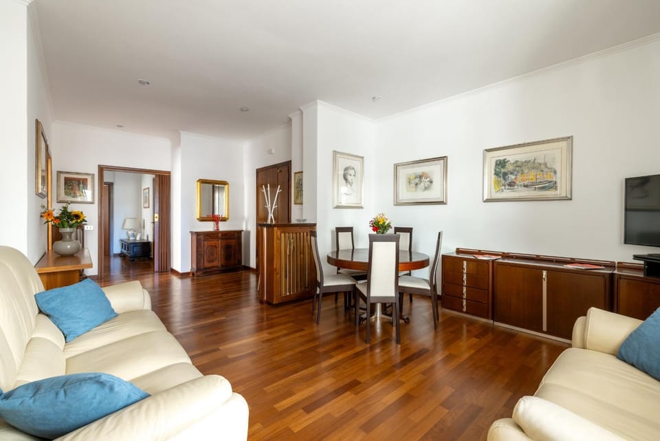 Communal lounge/ TV room, Lounge or bar, Dining area