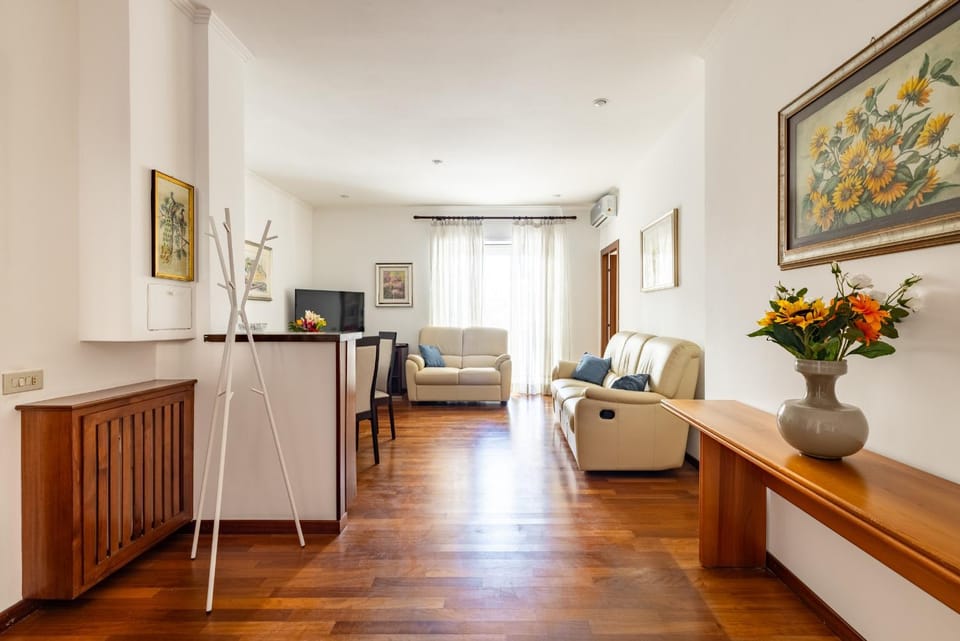 Communal lounge/ TV room, Lounge or bar, Dining area