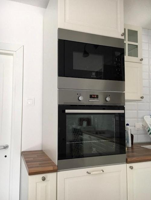 Kitchen or kitchenette, oven