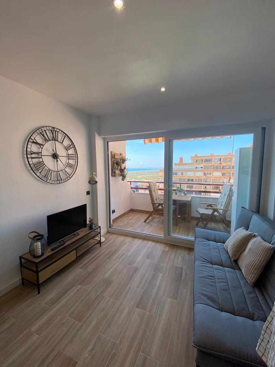 View (from property/room), Balcony/Terrace, Living room