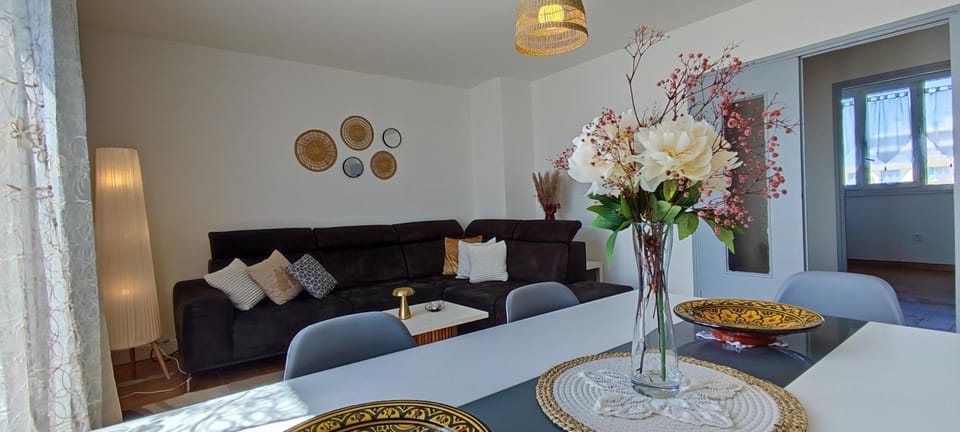 Living room, Seating area, Dining area