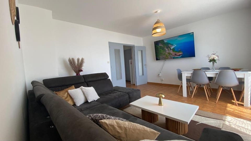 TV and multimedia, Living room, Dining area