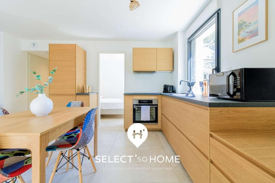 TV and multimedia, Coffee/tea facilities, Kitchen or kitchenette, Dining area, oven, stove, toaster
