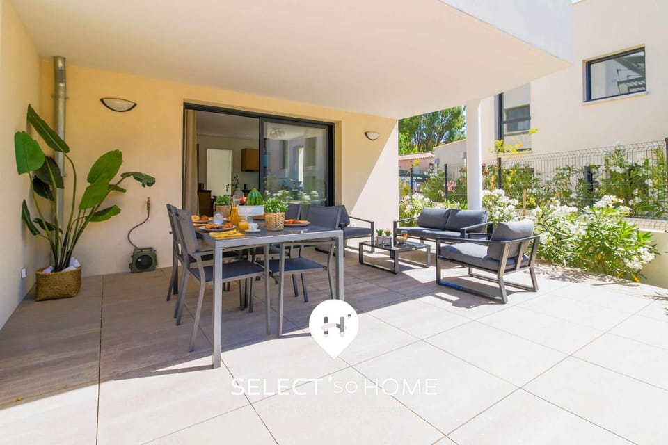 Patio, Spring, Day, Garden, View (from property/room), Balcony/Terrace, Dining area, Garden view
