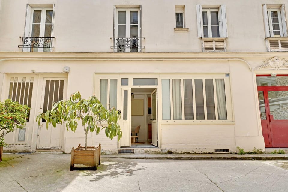 Property building, Facade/entrance