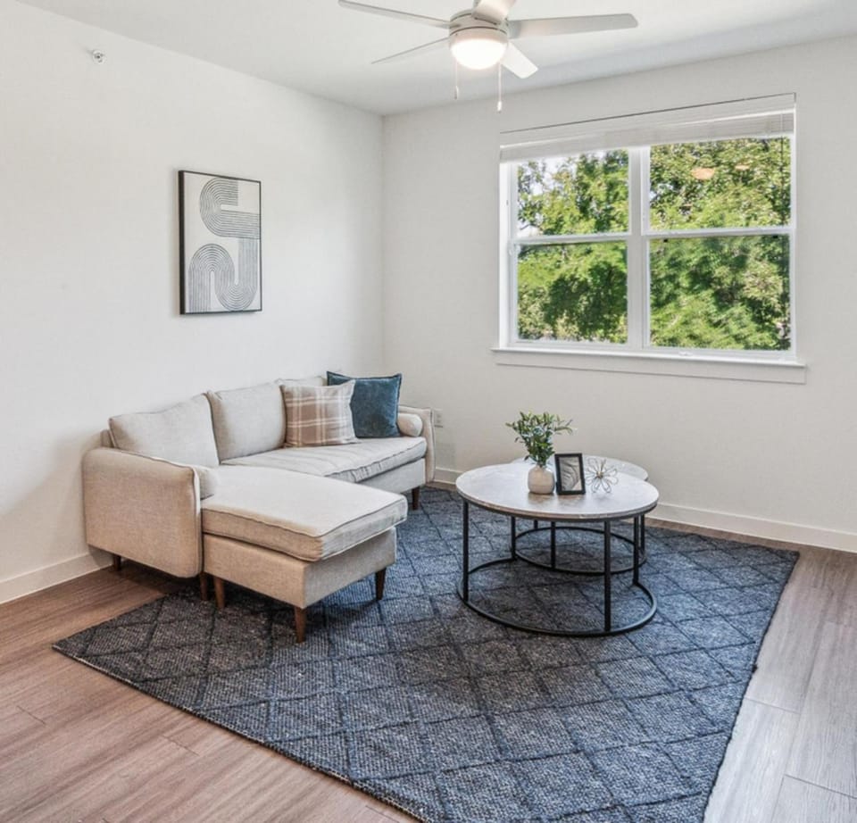Modern 2br Apartment I Properties By Preston Apartment in Austin