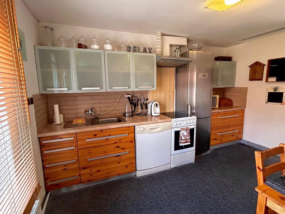 Kitchen or kitchenette, kitchen