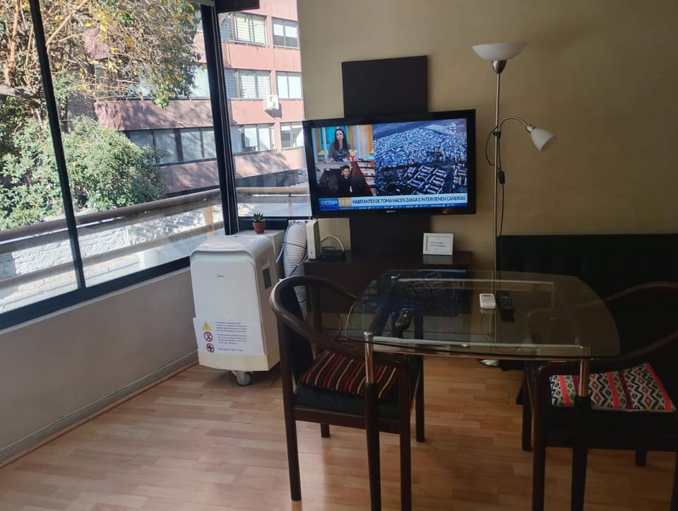 Communal lounge/ TV room, Living room, Dining area, air conditioner