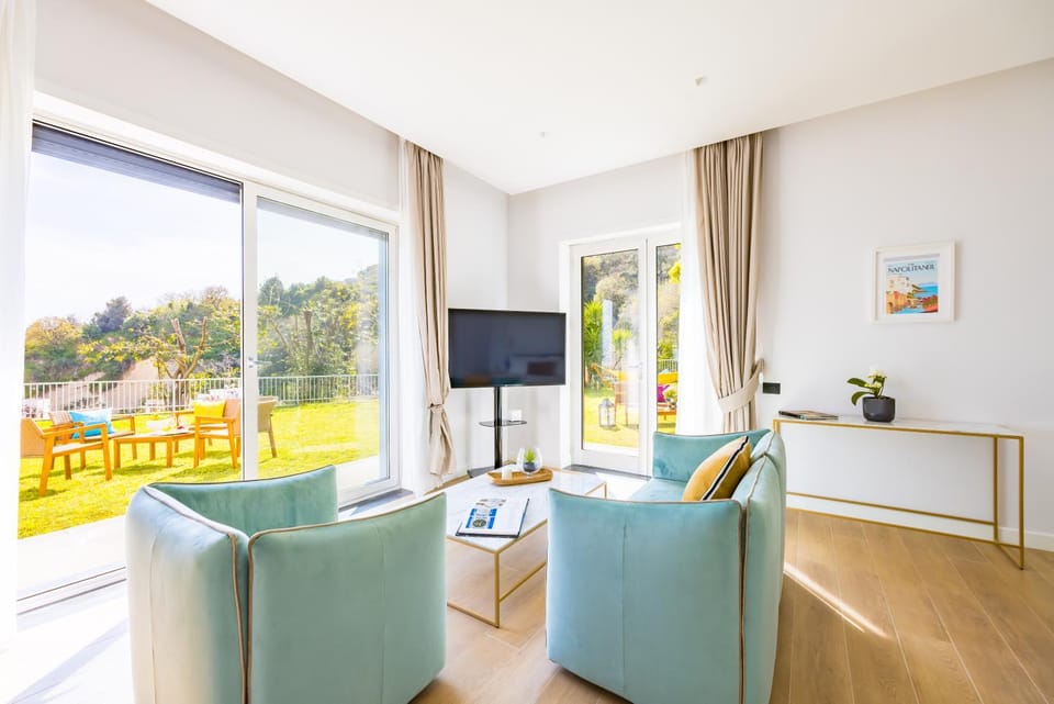 Communal lounge/ TV room, TV and multimedia, Living room, Photo of the whole room, Seating area