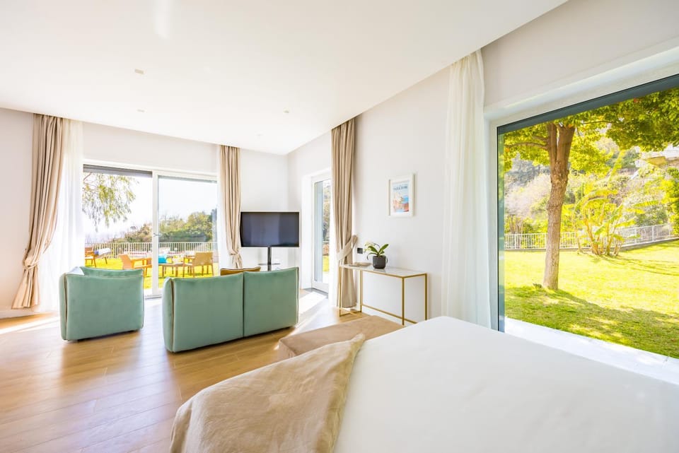 Communal lounge/ TV room, Garden, TV and multimedia, Photo of the whole room, Garden view