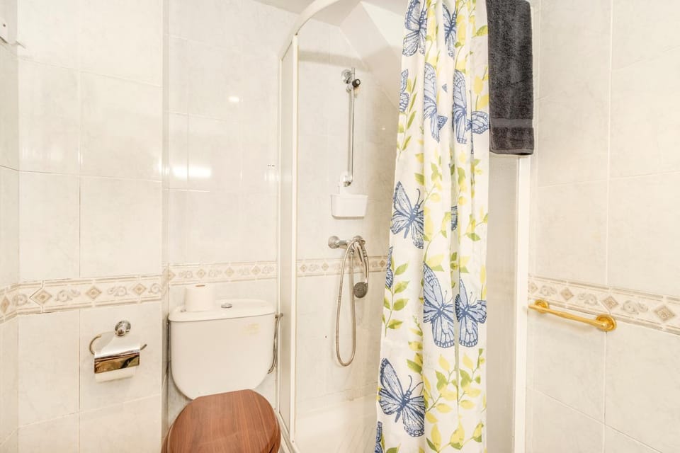 Bathroom, Living room
