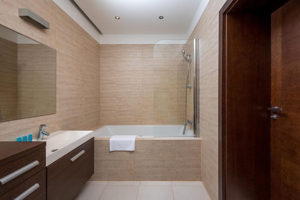 Shower, Bathroom, Bath, towels