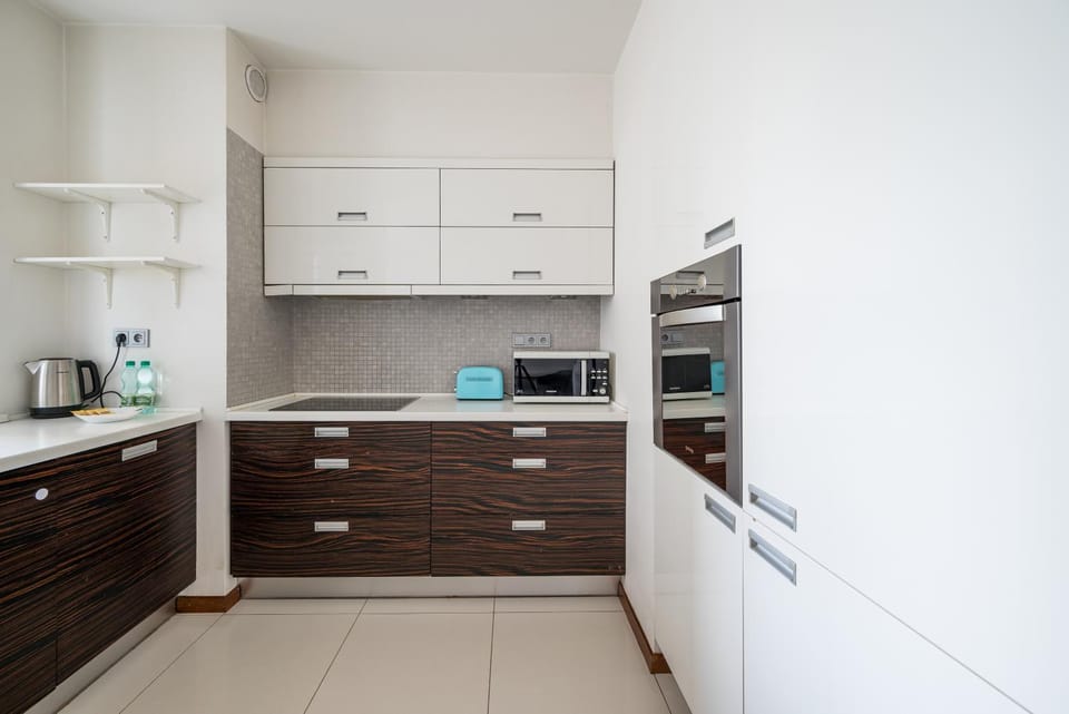 Coffee/tea facilities, Kitchen or kitchenette, oven, stove