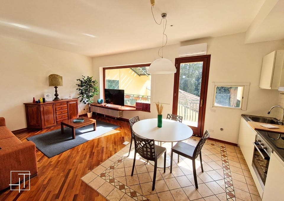 Natural landscape, Balcony/Terrace, Living room, Seating area, Time of day, oven, kitchen