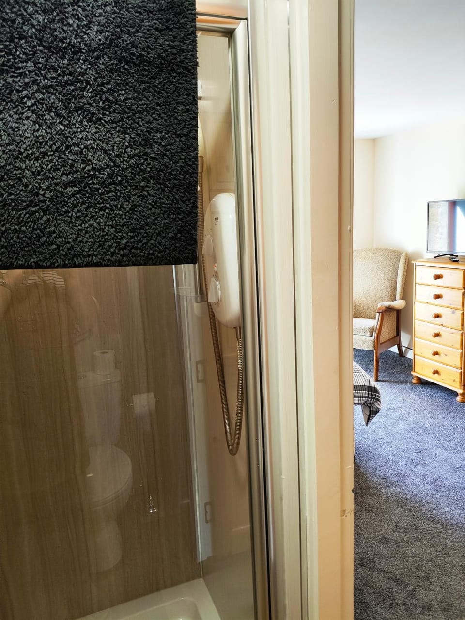 Bed, Photo of the whole room, wardrobe