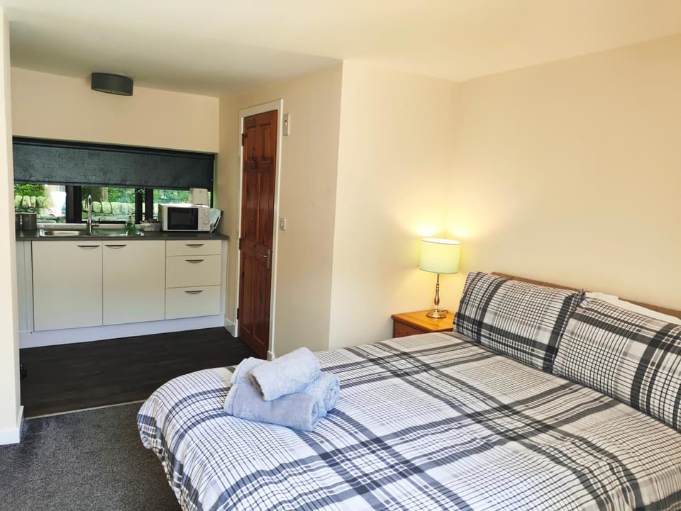 Bed, Kitchen or kitchenette, Photo of the whole room, Bedroom, towels