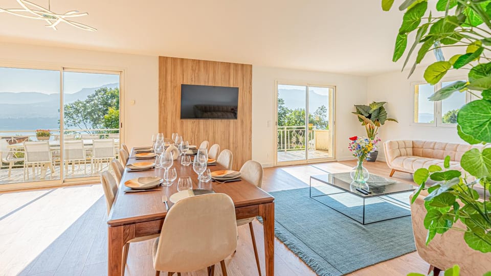 Villa Panoramique - Lac du Bourget Villa in Auvergne-Rhône-Alpes