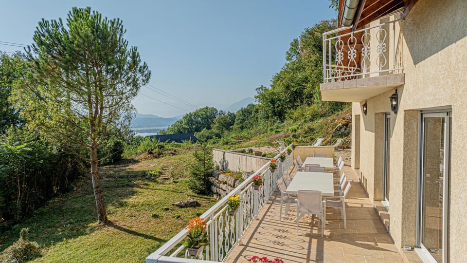 Villa Panoramique - Lac du Bourget Villa in Auvergne-Rhône-Alpes
