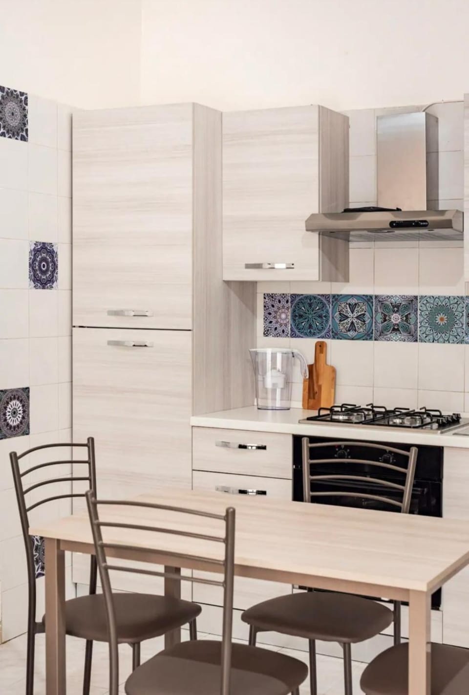 Kitchen or kitchenette, Dining area, oven, stove