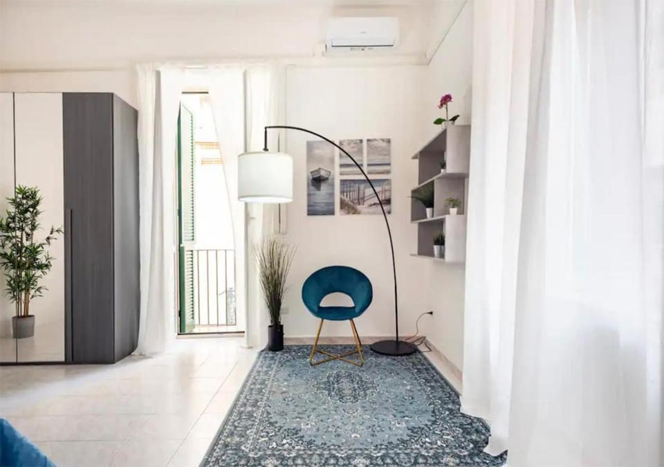 Kitchen or kitchenette, minibar, oven, wardrobe, air conditioner