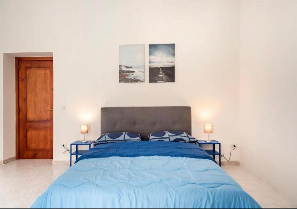 Bed, Other, Photo of the whole room, Bedroom, air conditioner