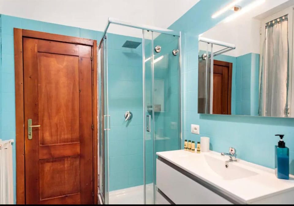 Shower, Bathroom, bidet, towels