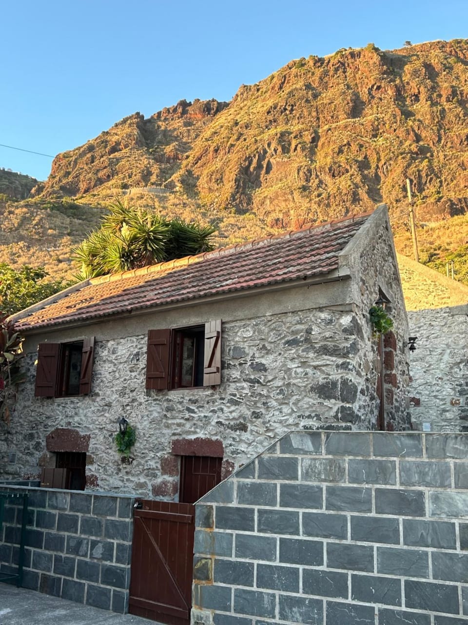 Property building, Day, Natural landscape, Mountain view