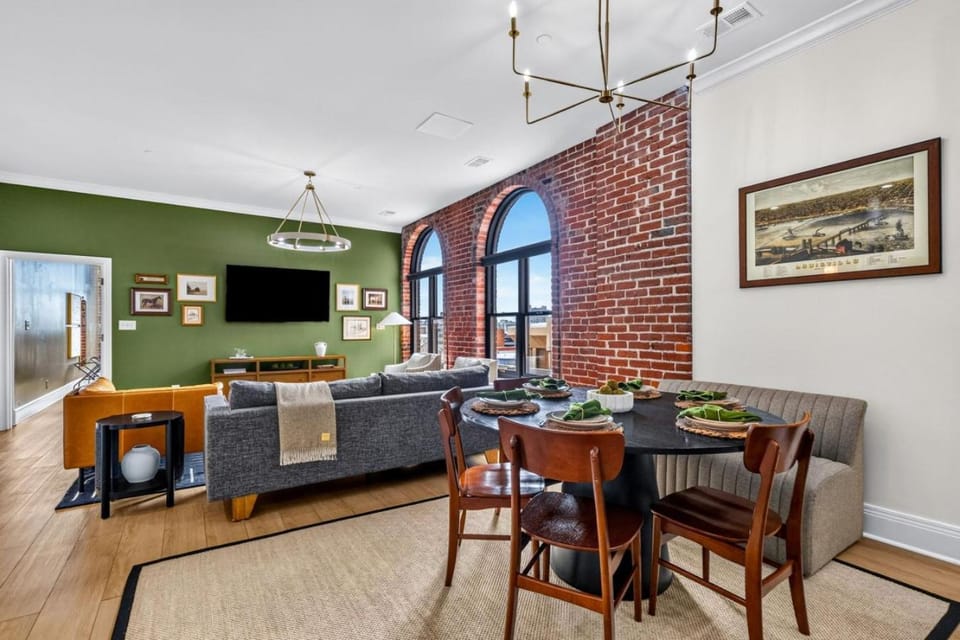 Living room, Dining area