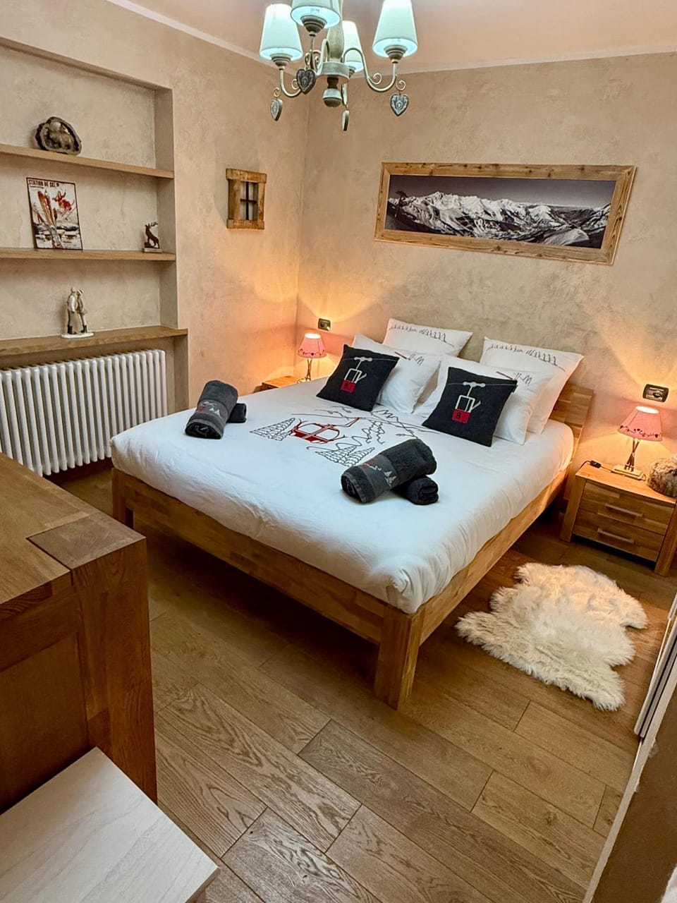 Bed, Photo of the whole room, Bedroom, towels