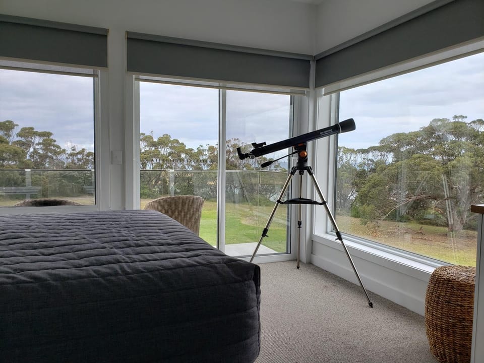 Bed, River view, Sea view