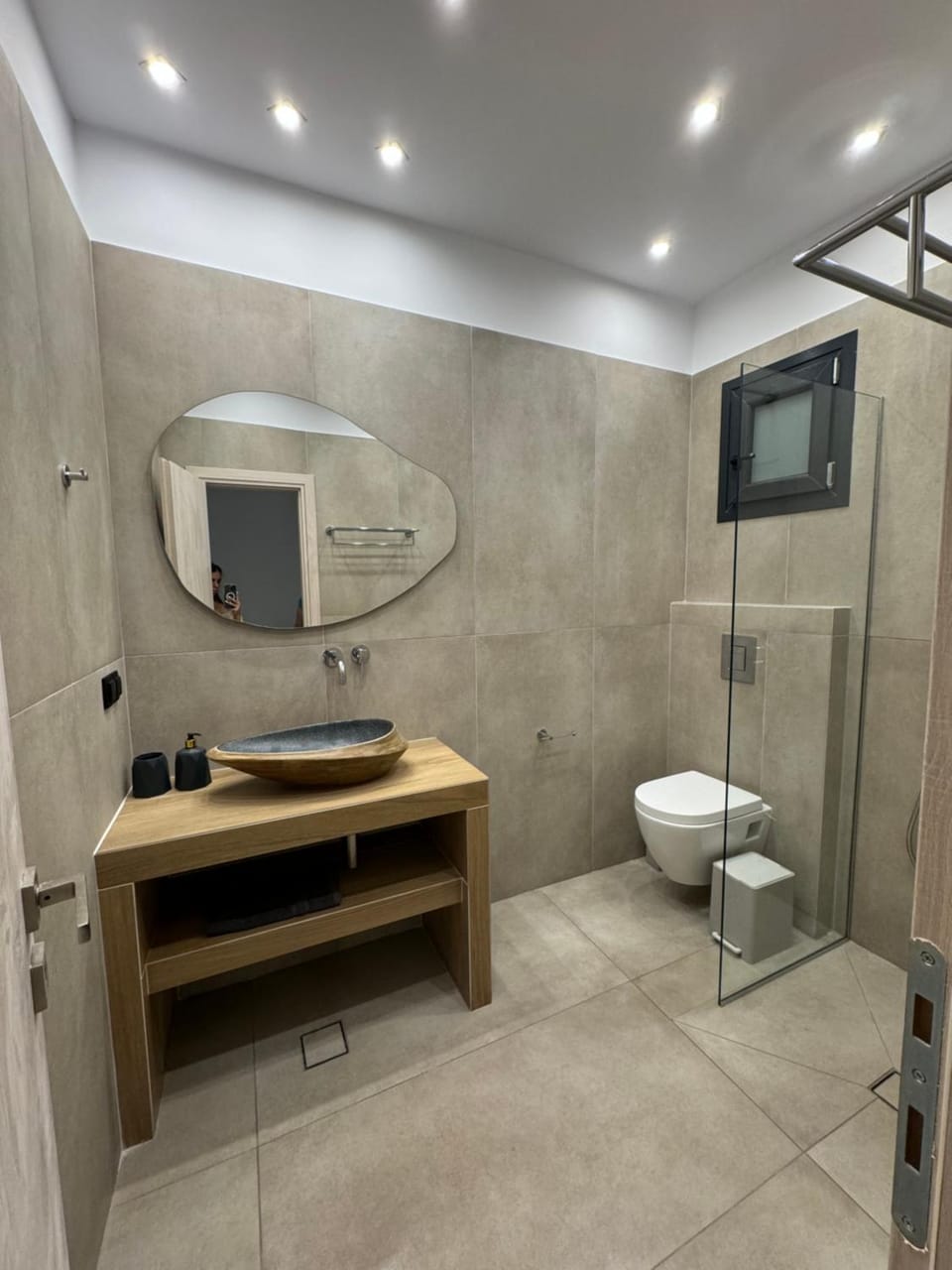 Shower, Toilet