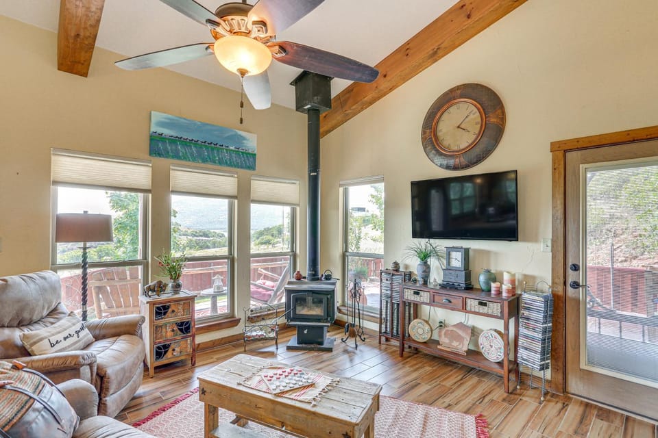 Medicine Park Cottage: Walk to Lake Lawtonka! House in Medicine Park