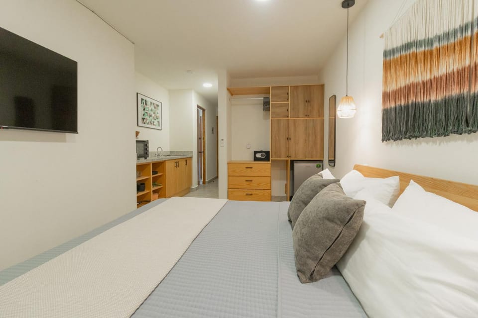 Bed, TV and multimedia, Photo of the whole room, Bedroom, wardrobe