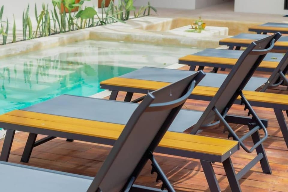 Swimming pool, sunbed