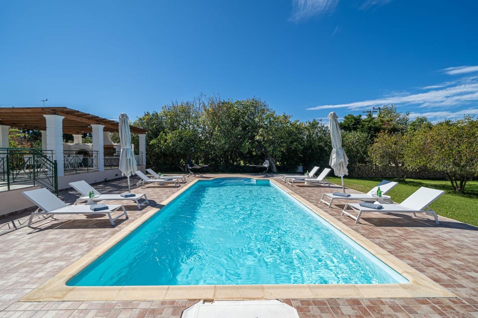 Patio, Spring, Day, Natural landscape, Garden, Garden view, Pool view, Swimming pool, sunbed