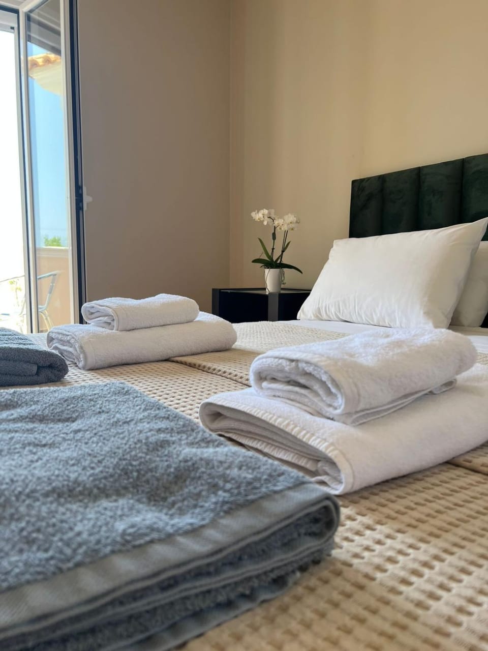 Bed, Photo of the whole room, Bedroom, towels