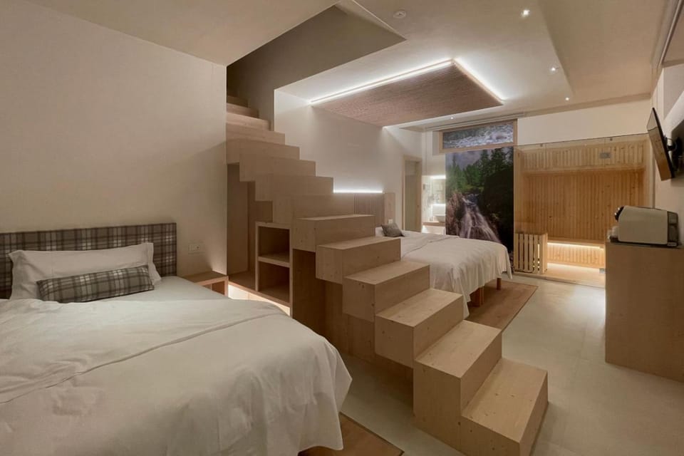 Bed, TV and multimedia, Photo of the whole room, Bedroom